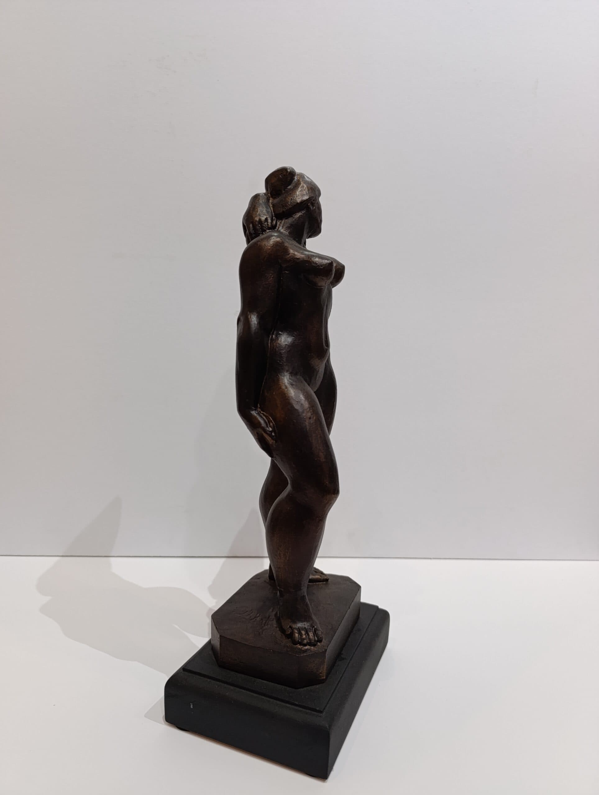 Desnudo por Olger Villegas